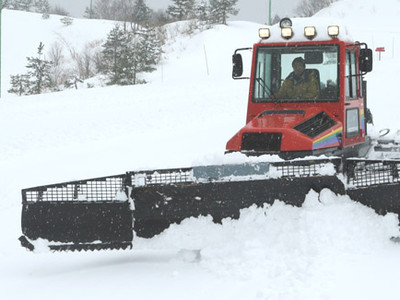 スキー場は大雪に大喜び　七尾市のコロサ、２４日開業へ準備