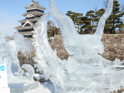 松本城氷彫フェス閉幕　神奈川の親子の作品が金賞