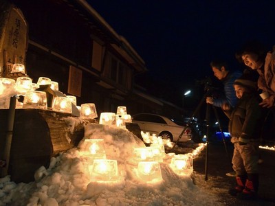 木曽路に温かな光　大桑で「氷雪の灯祭り」開幕