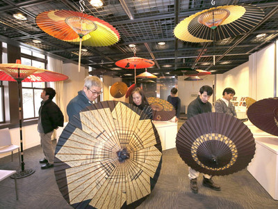 金沢和傘、継承の心意気　１０日から３０点展示