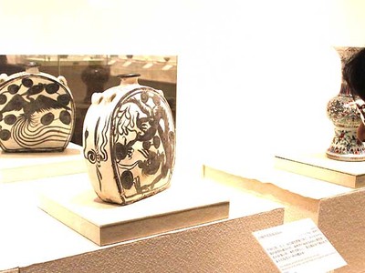 中国陶磁器、技法別に43点紹介　諏訪のサンリツ美術館で企画展