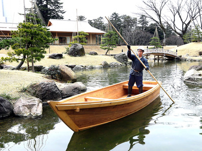 金沢城公園に新たな魅力　玉泉院丸庭園の池に和船