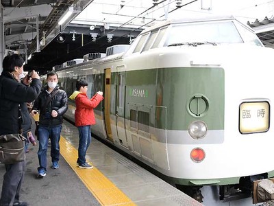 信越線、臨時列車に名残惜しむ　長野―直江津間で７・８日も