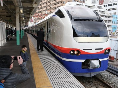 特急「しらゆき」新潟県内３駅で公開　新潟からアクセス快適