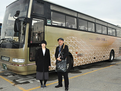 「世界遺産バス」ラッピングは富山大生デザイン