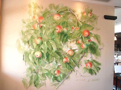 リンゴ壁画にファッションショー　新幹線飯山駅の開業祝う催し