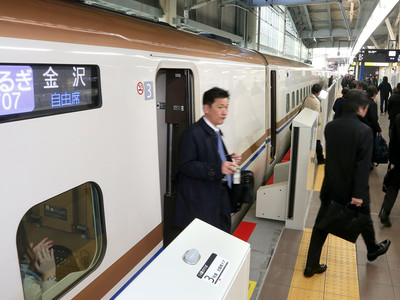 通勤時間、一気に半分　新幹線利用、富山へ金沢へ　つるぎで２２分、「余裕持ち仕事」
