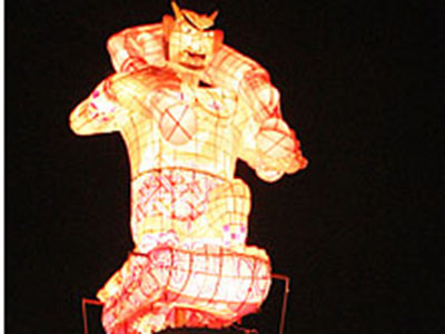 巨大行燈とモザンビーク人形共演へ　福野夜高前夜祭