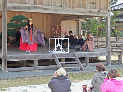 待ちわびた「能の季節」　竹田・大膳神社　中高生ら奉納の舞　１０月まで各地で上演