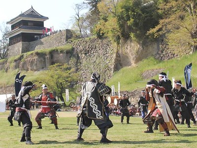 真田軍と徳川軍の決戦劇、勇壮に　上田で全国公募の１００人
