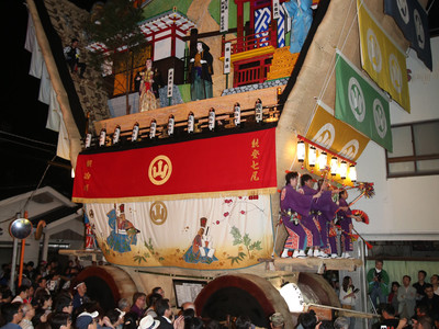 迫力日本一「でか山」巡行　七尾市で青柏祭開幕