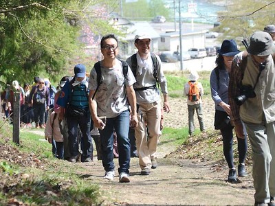 「塩の道ツアー」で小谷に元気を　「自然学校」17日初回