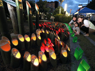 街を照らす竹筒の明かり　飯田下伊那で「キャンドルナイト」