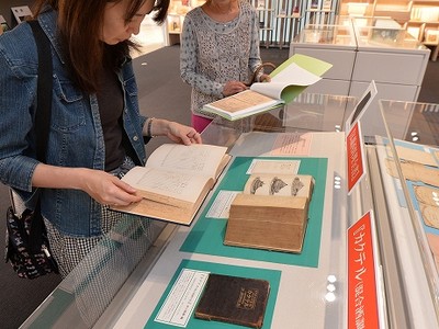 秋山徳蔵の著書、貴重な原書展示　福井で「仏蘭西料理全書」など２冊