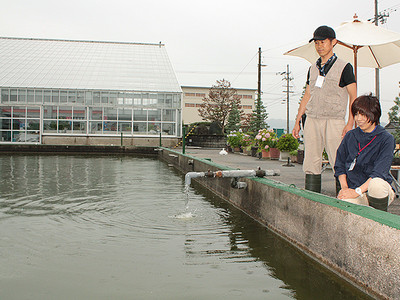 コイの釣り堀１１年ぶり復活　福岡の成田養魚園