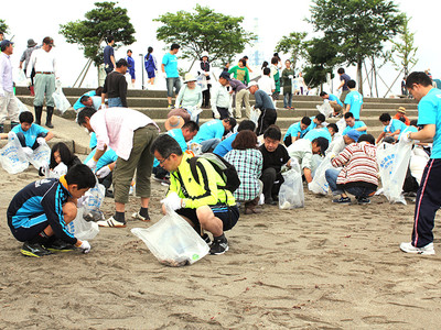 住民約７００人が海岸清掃　射水・海づくり大会控え