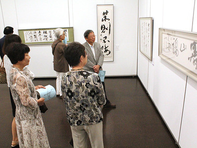 多彩な墨の美伝える　日本の書展開幕