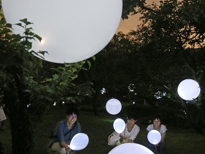 開幕飾る「光る風船」　金沢・ナイトミュージアム