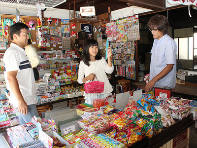 昭和の駄菓子屋再現　福岡地域の住民有志「人が集まる拠点に」
