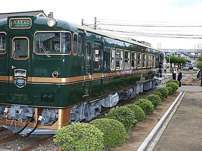 富山県 観光列車「べるもんた」公開 城端・氷見線｜北陸新幹線で行こう 