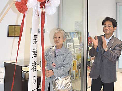 岡谷蚕糸博物館、来館５万人突破　目標大幅に上回る