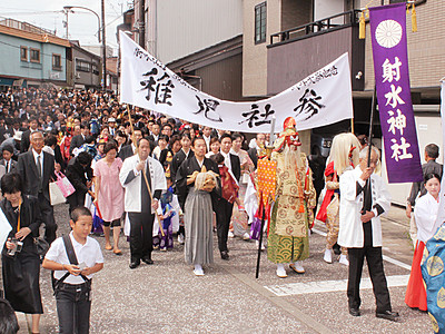 式年大祭、稚児行列に２千人 　高岡・射水神社