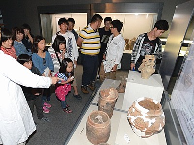 縄文の世界、暗闇で探検　茅野の尖石縄文考古館で初のナイトミュージアム