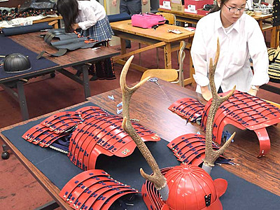 屋代南高生が紙製「赤備え」　千曲の県立歴史館で展示予定