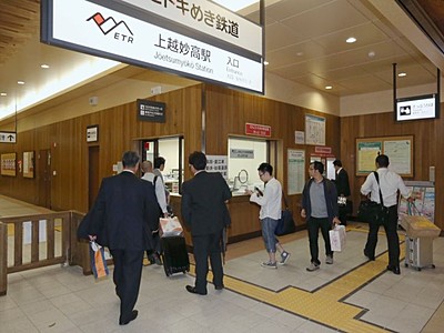 トキ鉄新ダイヤ初日　最終新幹線との接続短縮　利便性アップ「歓迎」