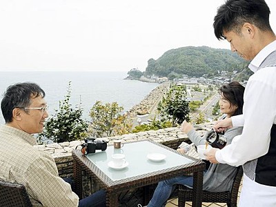 テラスから日本海望み至福の一杯を　南越前町に期間限定の高台カフェ