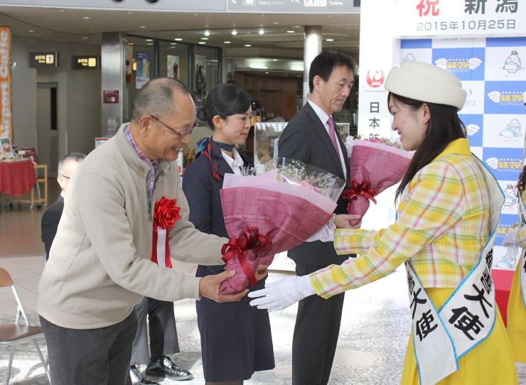 新潟県 新潟空港 空が結ぶ縁深めて 札幌線の増便祝う 北陸新幹線で行こう 北陸 信越観光ナビ