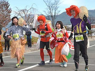 飯島で「米俵マラソン」　県内外から７００人