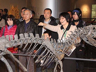 冬季限定、解説付きで恐竜学ぶ　福井・勝山の博物館で始まる