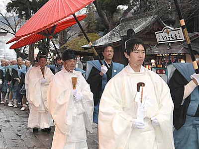 伝統の「大頭祭」厳かに　千曲・武水別神社一帯
