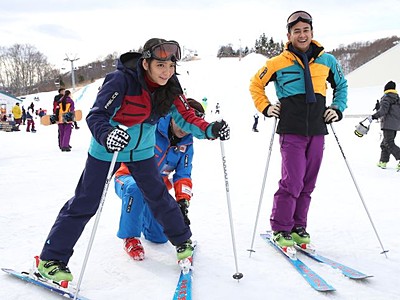 ＪＫＴ４８、雪国に感激　インドネシアのメンバー３人　湯沢でスキー