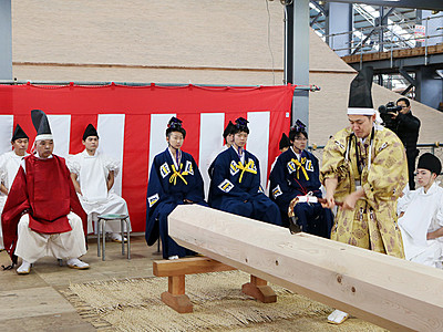 大修理の安全成就願う　高岡の国重要文化財・勝興寺で釿始の儀