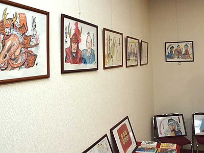 幸村や小松姫の勇姿描く　千曲で本紙連載小説の挿絵展覧会