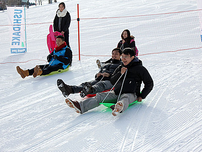 そりで富山の冬満喫　牛岳温泉スキー場に台湾ツアー客
