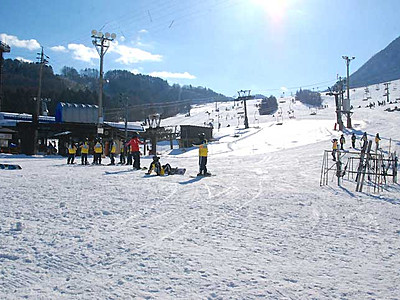 木島平スキー場のリフト券６０円　村制６０年で２月１日
