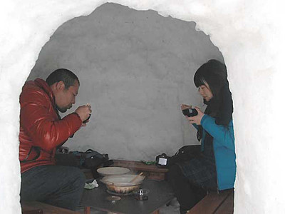 かまくら暖か、雪国の味満喫　飯山に「レストラン」