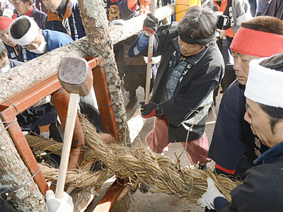 御柱祭　原・泉野地区　フジの根で伝統の綱作り