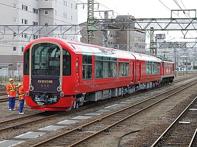 トキめき鉄道リゾート列車　４月デビュー　２５日、直江津駅に到着