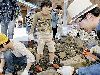 お待たせ化石発掘体験、勝山市　野外恐竜博物館が再開