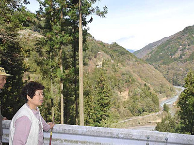 南ア聖岳と遠山川、開けた眺望　飯田・遠山郷の景観整備