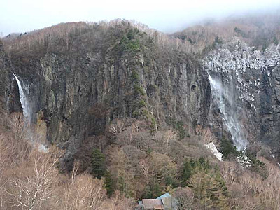 「真田丸」オープニングに登場　須坂・米子大瀑布が開山