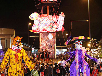 文久の大行燈と巨大人形共演　福野夜高祭前夜祭