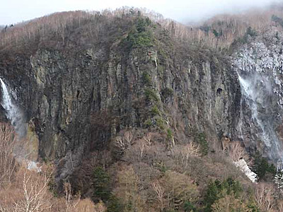 滝の上に城、なかった...　須坂・米子大瀑布、真田丸で勘違い？