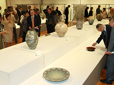 伝統工芸富山展が開幕 　高岡市美術館