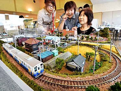 福井市内を走る鉄道ジオラマ　２０点ずらり、最長３年かけ制作