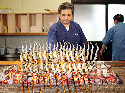 旬のアユ香ばしく　釣り漁解禁で庄川の料理店